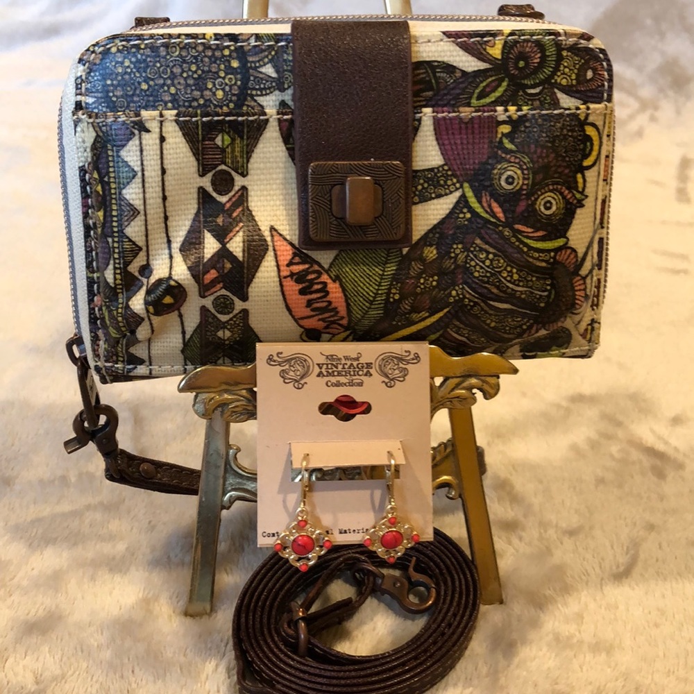 💥BOGO💥NEW Sakroots Crossbody Wristlet & FREE Earrings